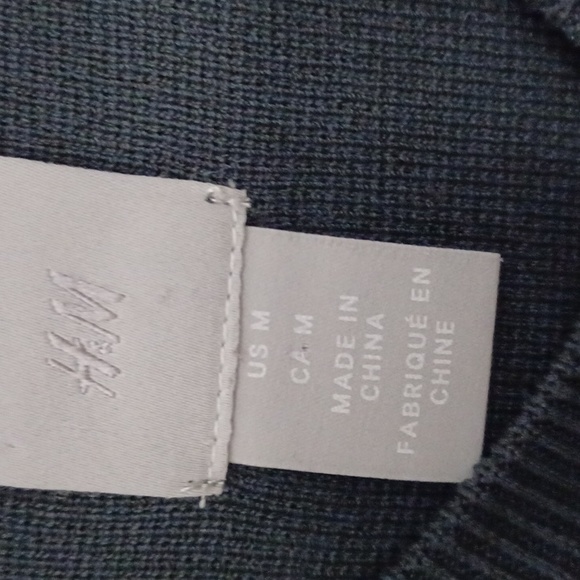 H&M Deep olive green, crew neck sweater with pleated bell sleeves, Sz. M. - Picture 2 of 5